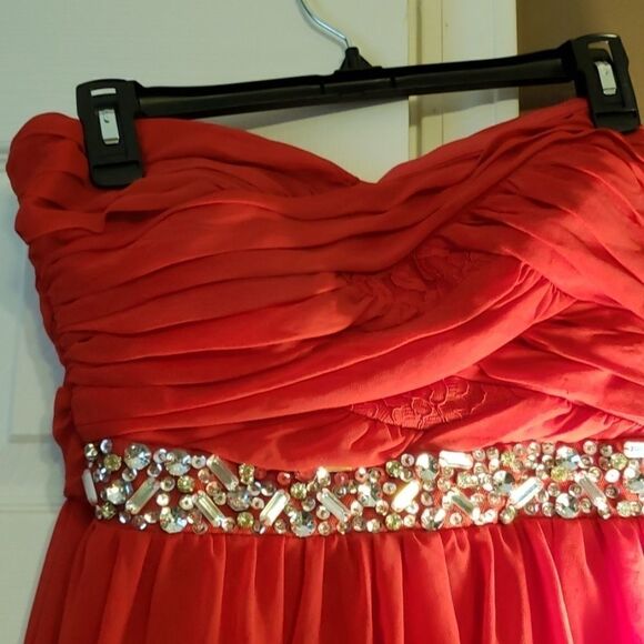 CityTrianglesDress Size 7 With Rhinestone Detail. Red - Picture 6 of 8